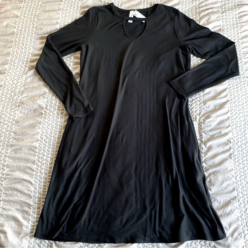 NWT HoneyMe Black L/S Basic Keyhole Dress Size Small With Pockets